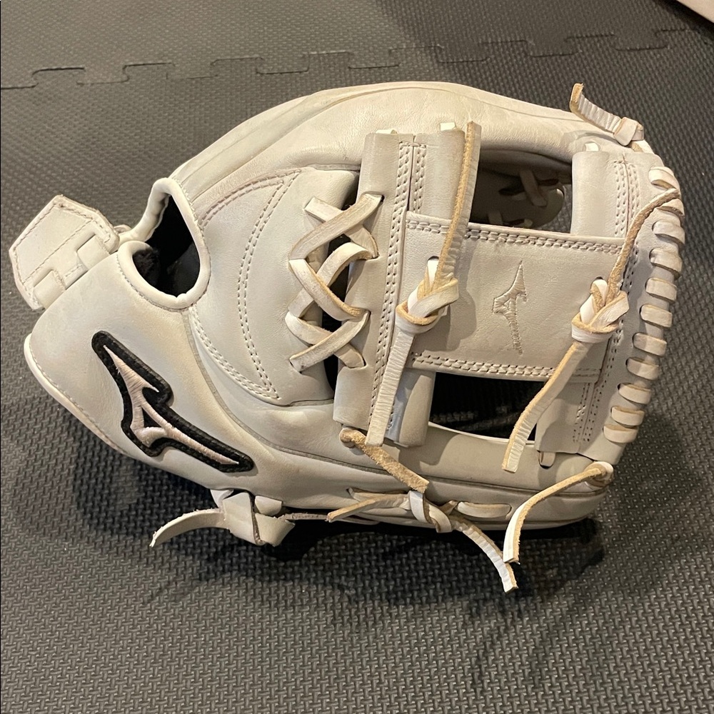 Mizuno MVP 11.75” Softball glove